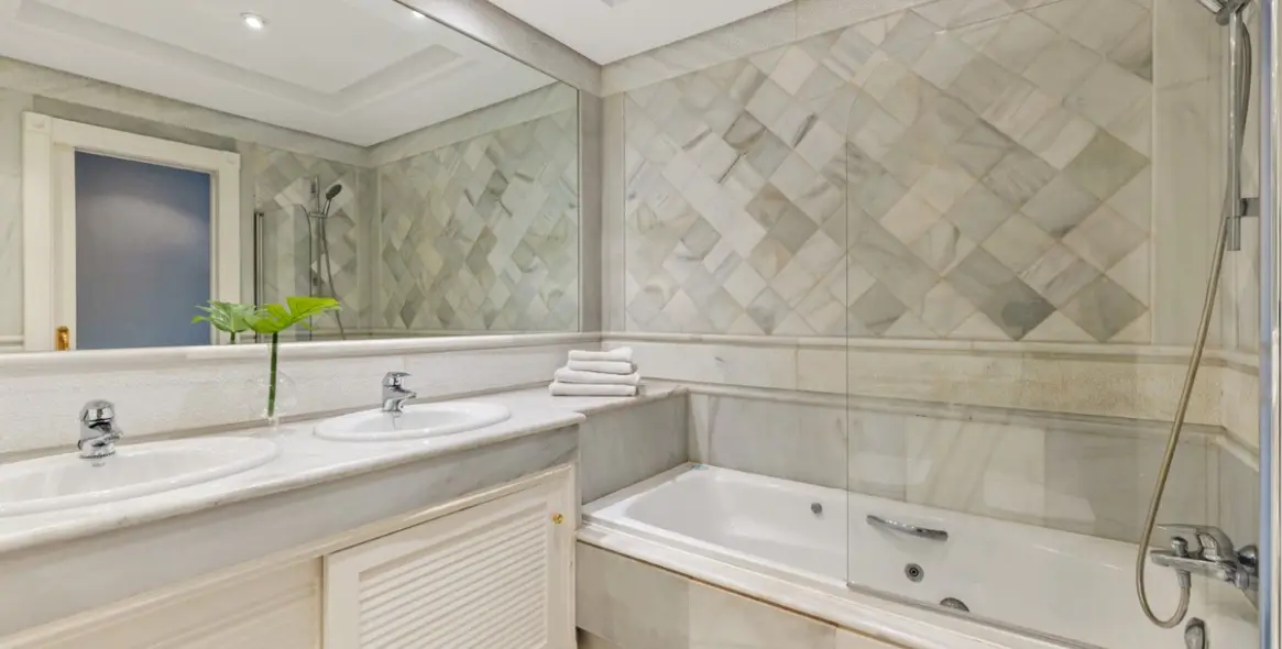 Продажа апартаментов на среднем этаже в Marbella 22