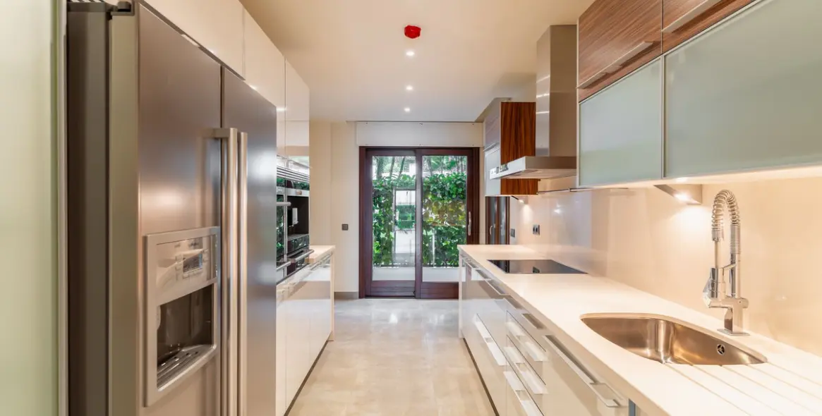 Sale of ground floor apartment in Estepona 2