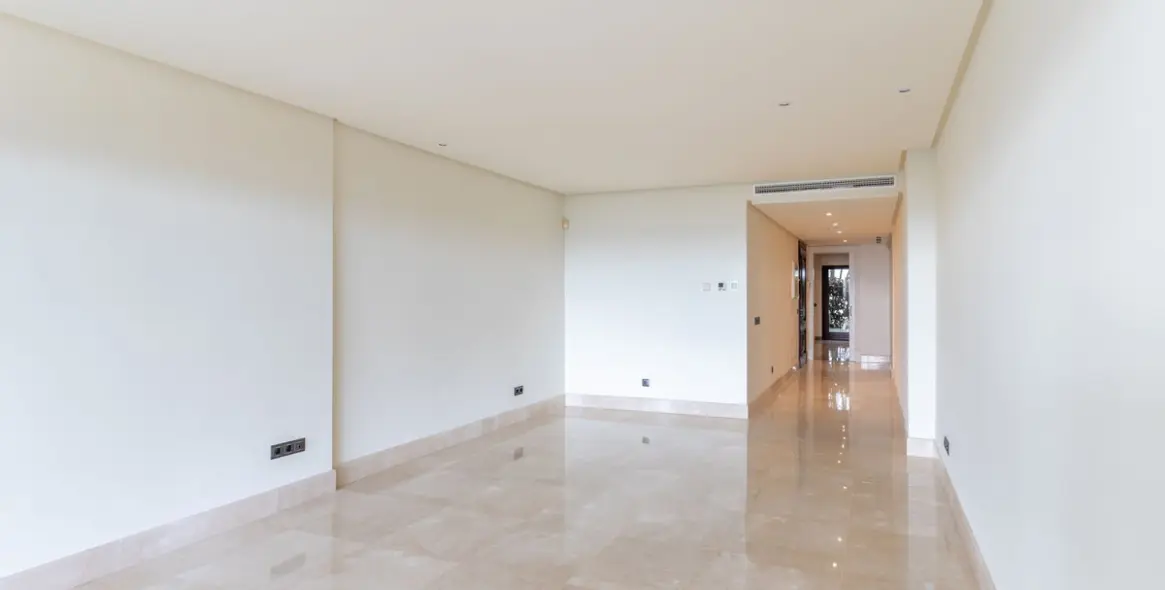 Sale of ground floor apartment in Estepona 11