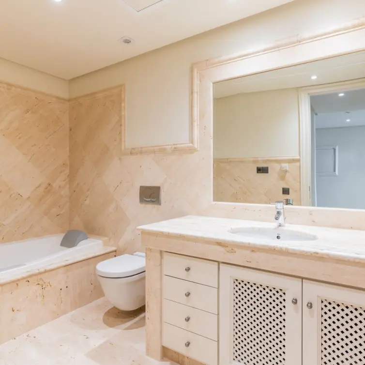 Sale of ground floor apartment in Estepona