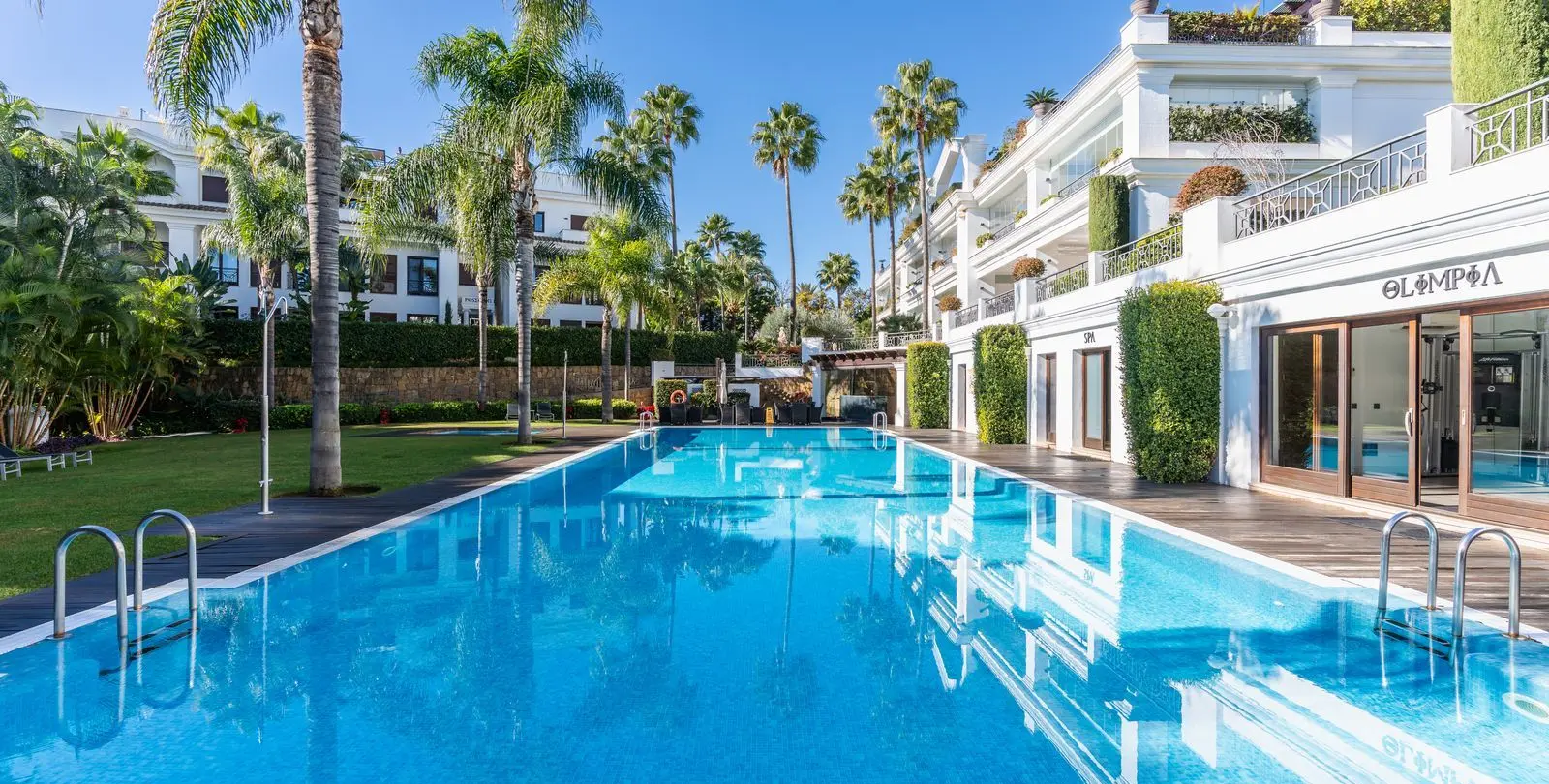 Sale of ground floor apartment in Estepona 17