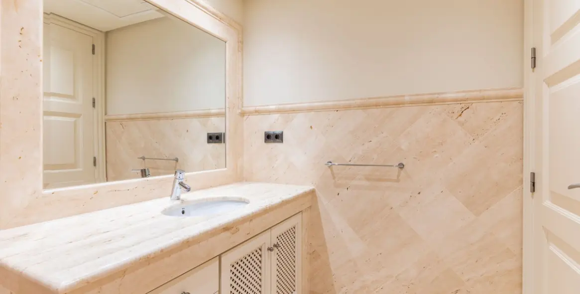 Продажа апартаментов на первом этаже в Estepona 6