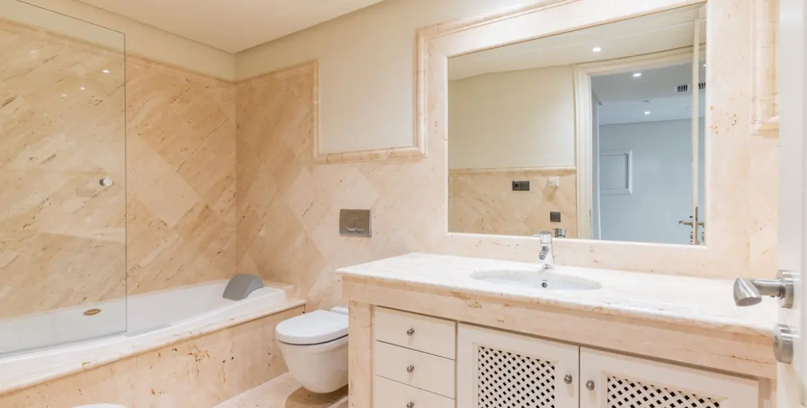 Sale of ground floor apartment in Estepona 5