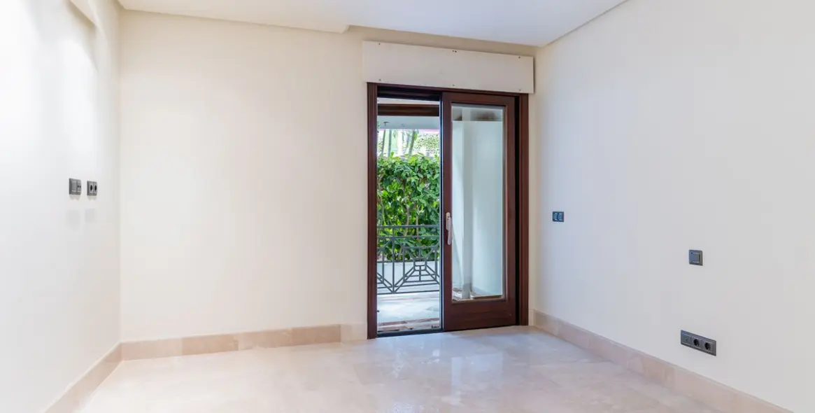 Sale of ground floor apartment in Estepona 9