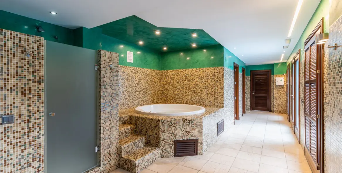 Sale of ground floor apartment in Estepona 14