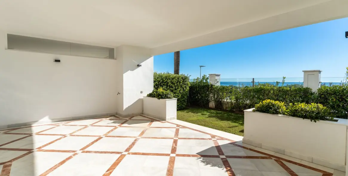Venta de apartamento en planta baja en Estepona 23