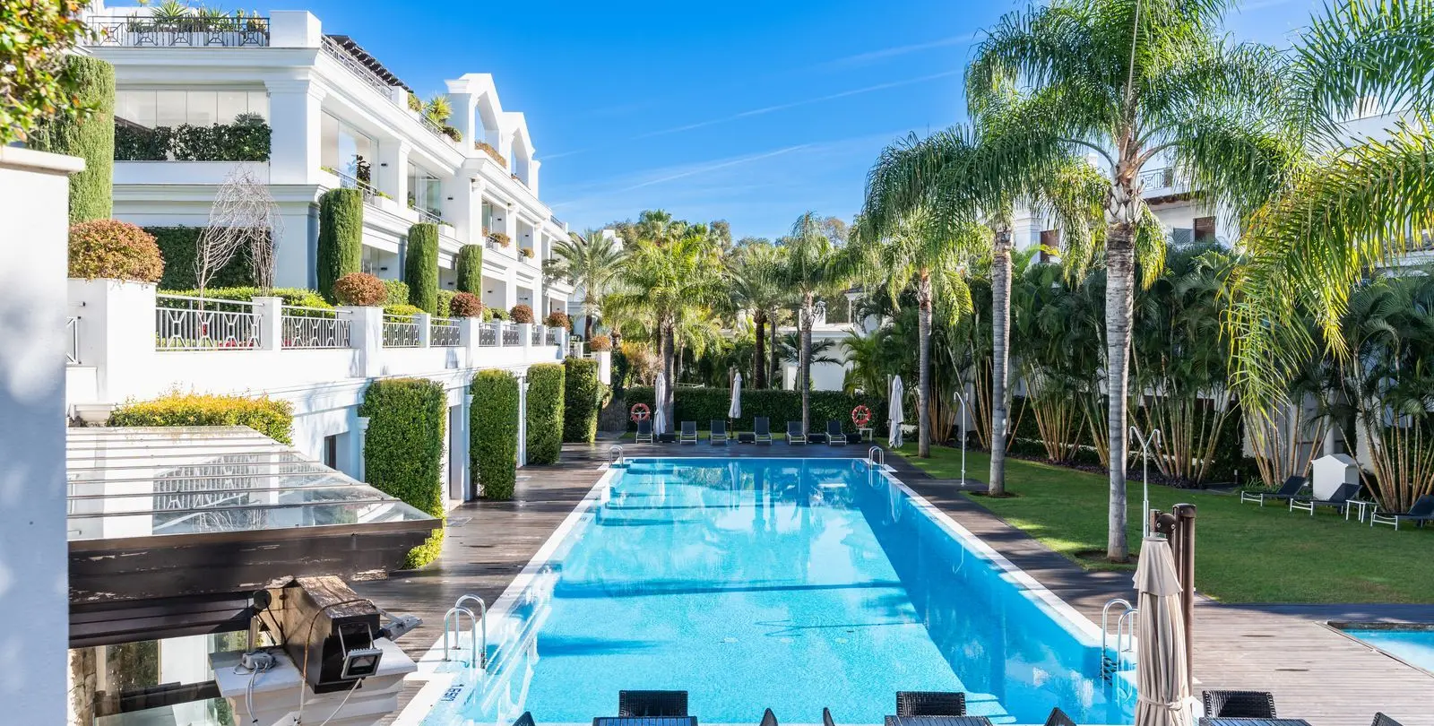 Sale of ground floor apartment in Estepona 1