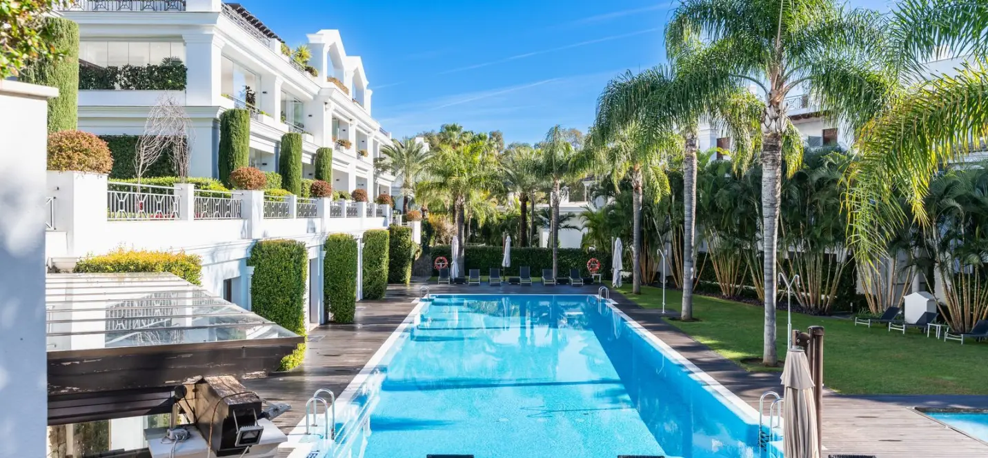 Sale of ground floor apartment in Estepona 0