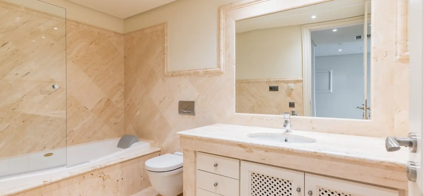 Sale of ground floor apartment in Estepona 4