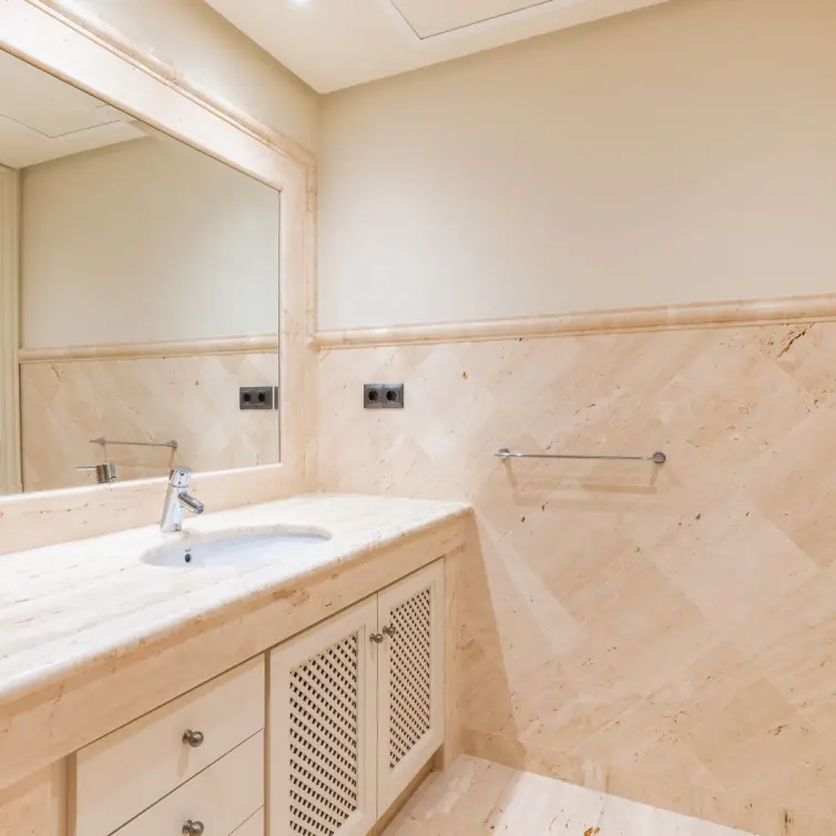 Sale of ground floor apartment in Estepona