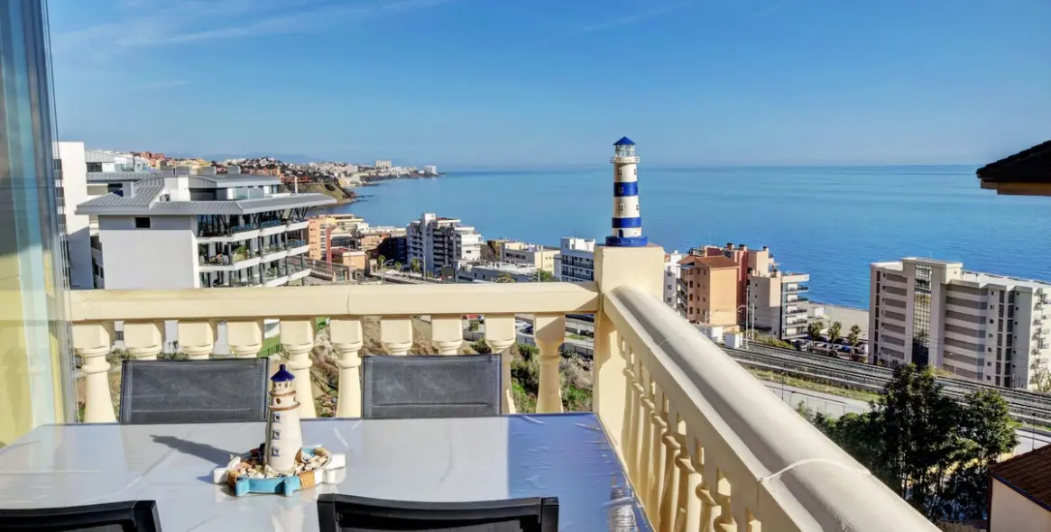 Продажа апартаментов на среднем этаже в Carvajal 1