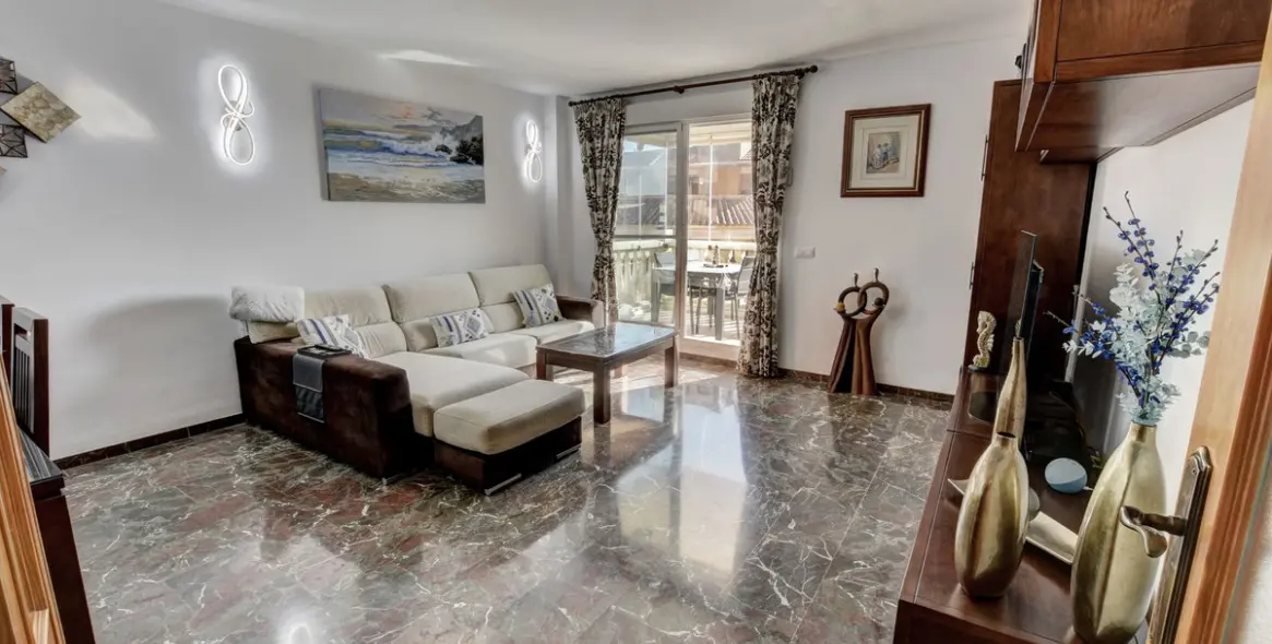 Продажа апартаментов на среднем этаже в Carvajal 5