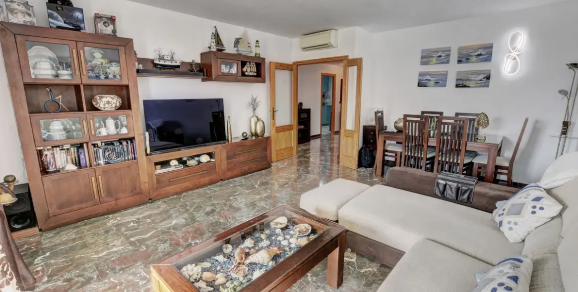 Продажа апартаментов на среднем этаже в Carvajal 8