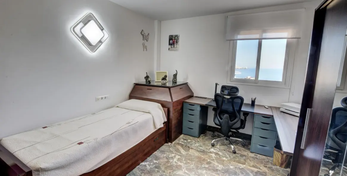 Продажа апартаментов на среднем этаже в Carvajal 20