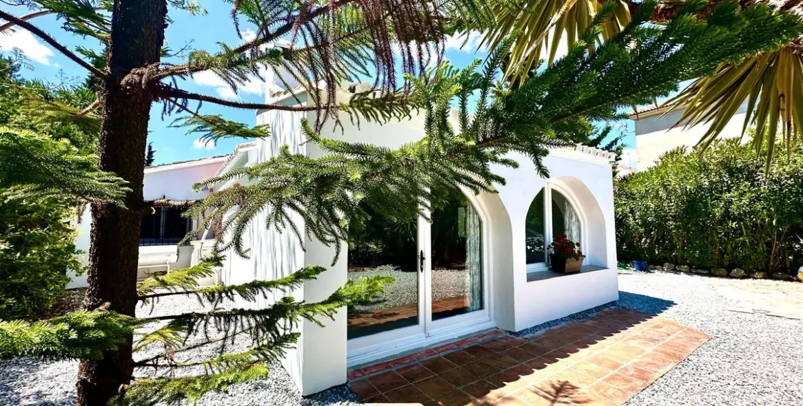 Sale of detached villa in La Viñuela 1