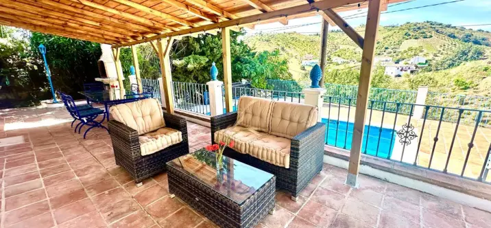 Sale of detached villa in La Viñuela 1