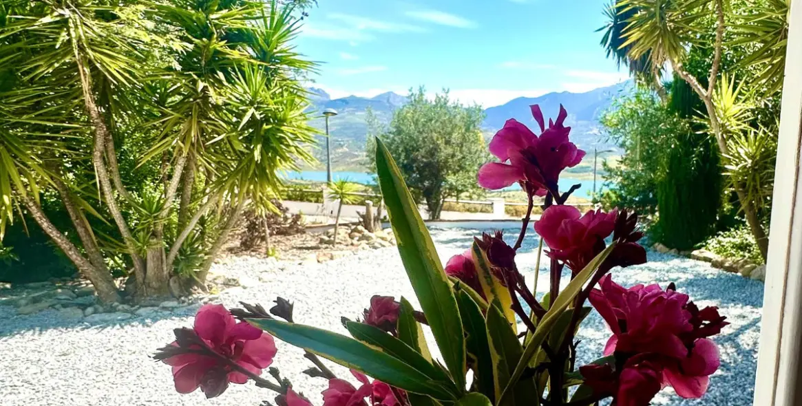 Sale of detached villa in La Viñuela 5