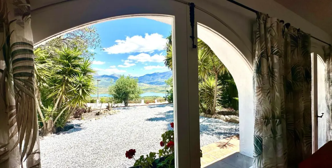 Sale of detached villa in La Viñuela 7