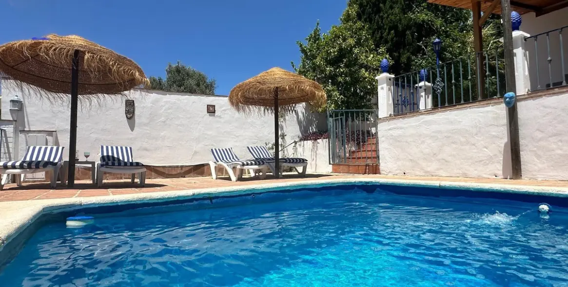 Sale of detached villa in La Viñuela 9