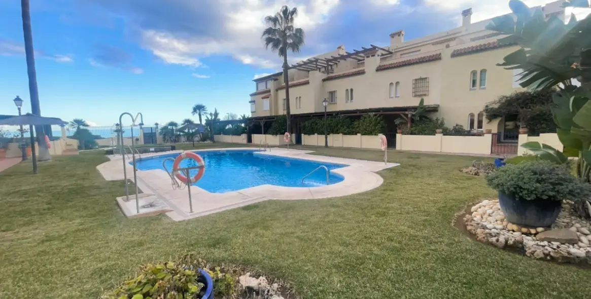 Продажа таунхауса в Casares 1