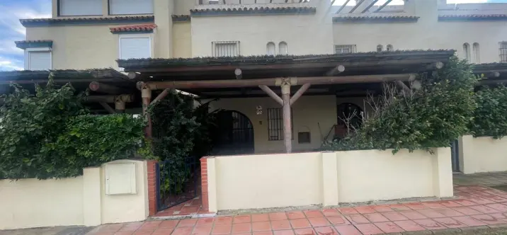 Продажа таунхауса в Casares 1