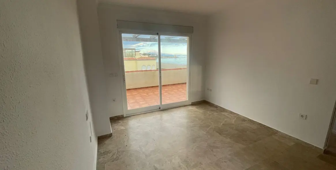 Продажа таунхауса в Casares 16