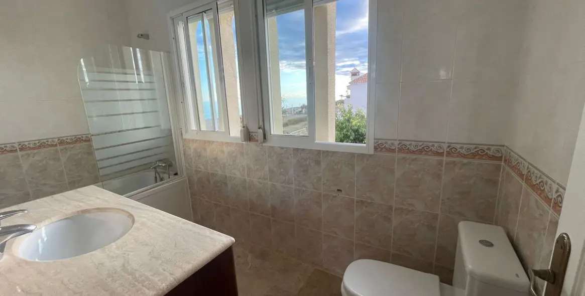 Продажа таунхауса в Casares 18