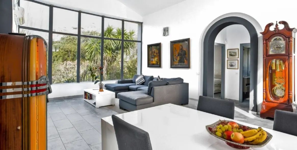 Продажа  отдельно стоящей виллы в Elviria 7