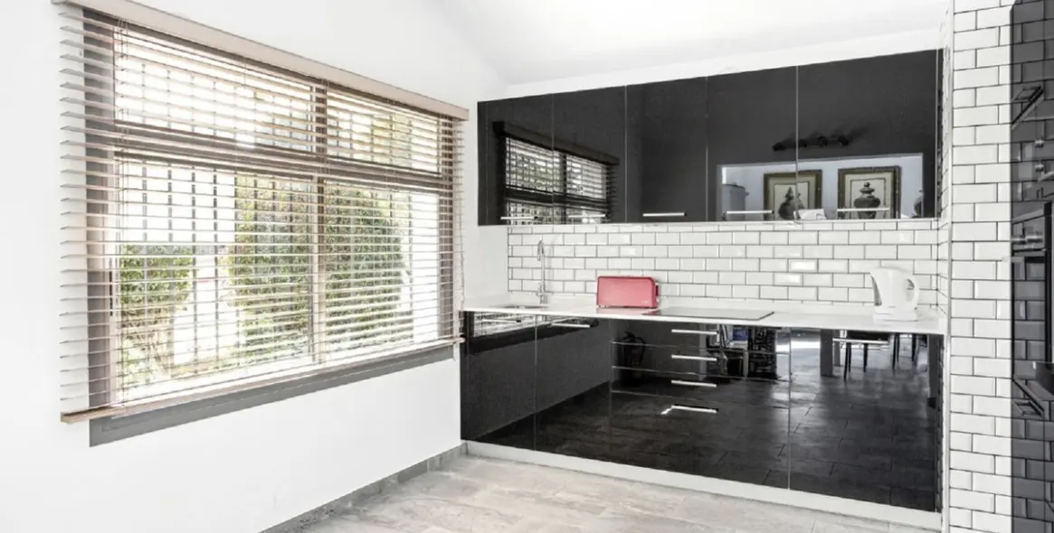 Продажа  отдельно стоящей виллы в Elviria 9