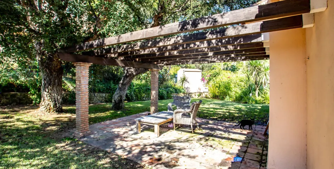 Продажа  отдельно стоящей виллы в Elviria 16