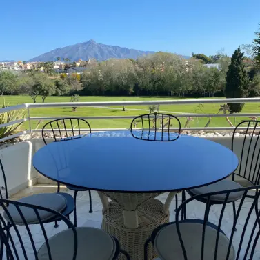 Продажа апартаментов на среднем этаже в San Pedro de Alcántara