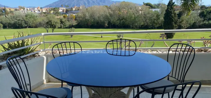 Продажа апартаментов на среднем этаже в San Pedro de Alcántara 0