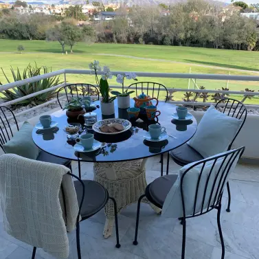 Продажа апартаментов на среднем этаже в San Pedro de Alcántara