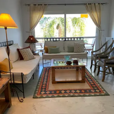 Продажа апартаментов на среднем этаже в San Pedro de Alcántara