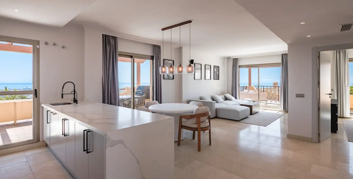 Sale of penthouse in Benahavís 12