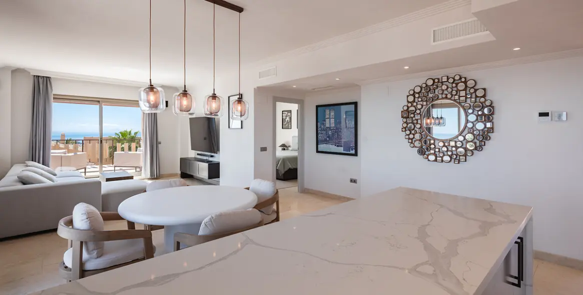 Sale of penthouse in Benahavís 13