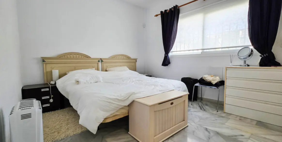 Sale of semi-detached house in La Duquesa 14