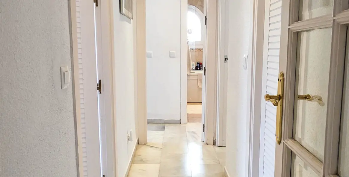 Sale of semi-detached house in La Duquesa 18