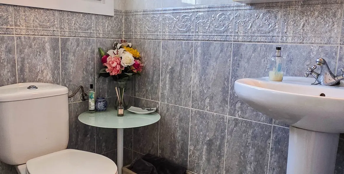 Sale of semi-detached house in La Duquesa 19