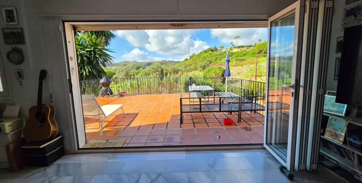 Sale of semi-detached house in La Duquesa 24