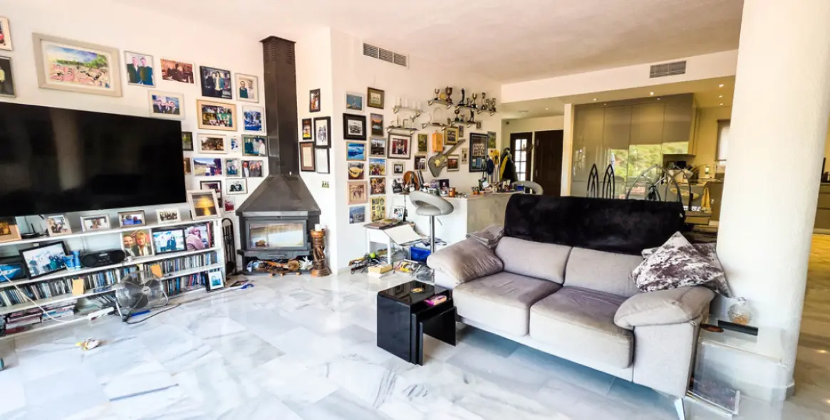 Sale of semi-detached house in La Duquesa 26