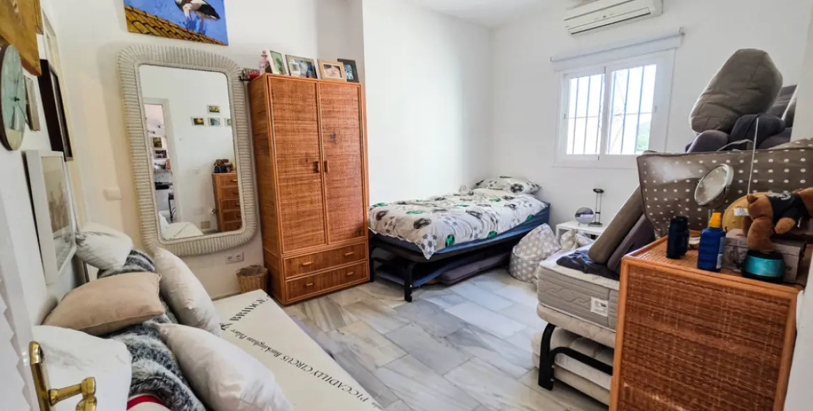 Sale of semi-detached house in La Duquesa 28