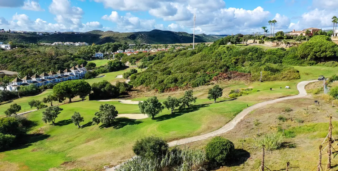 Sale of semi-detached house in La Duquesa 30