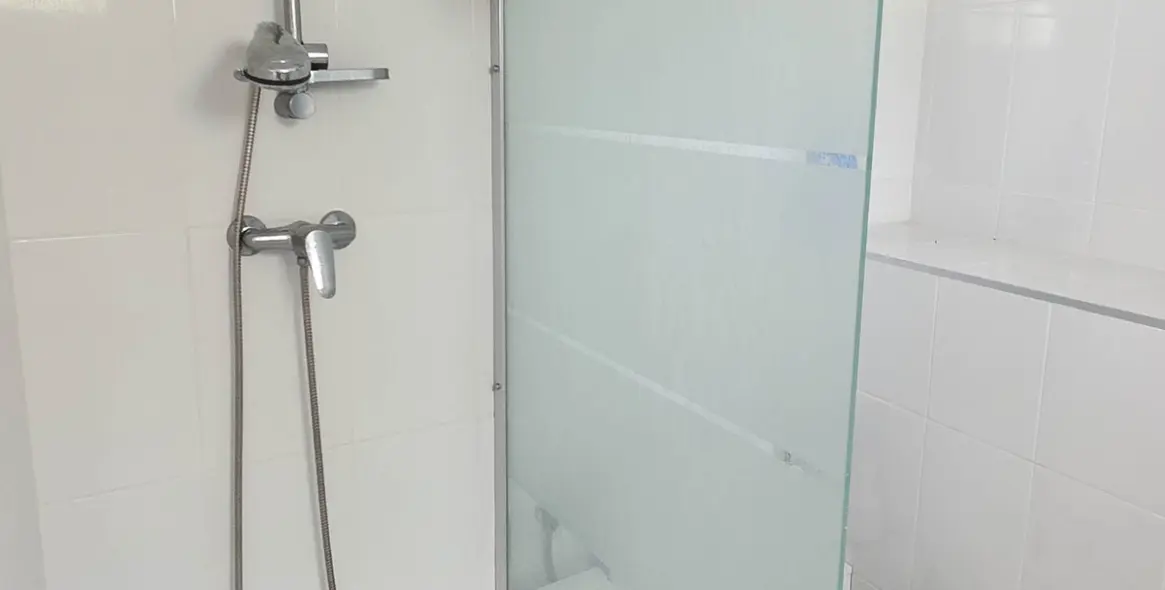 Sale of semi-detached house in La Duquesa 32