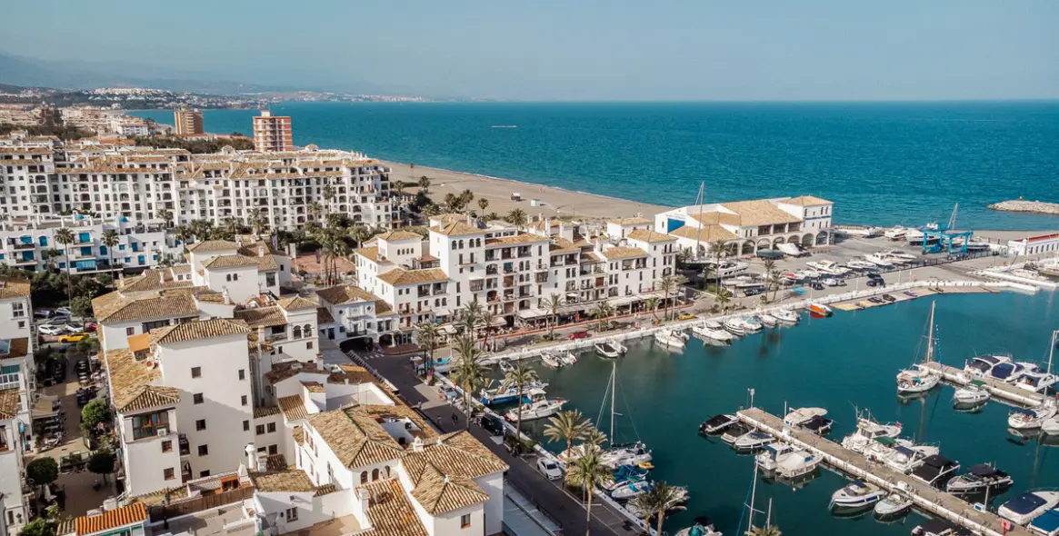 Sale of semi-detached house in La Duquesa 37