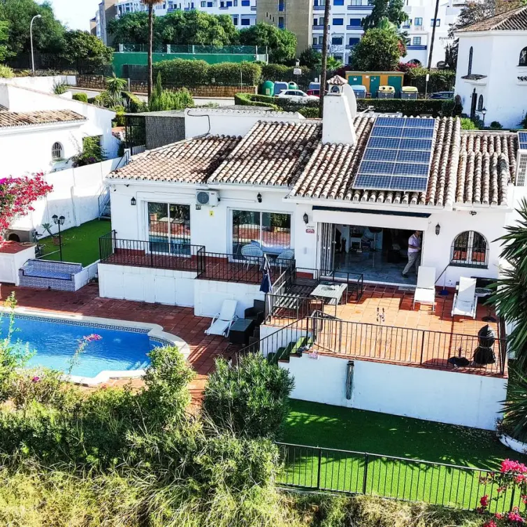 Sale of semi-detached house in La Duquesa