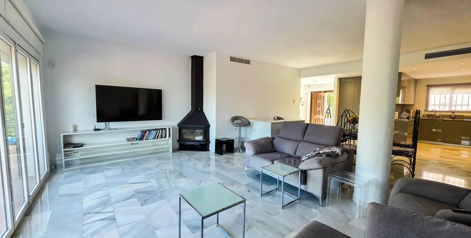 Sale of semi-detached house in La Duquesa 3