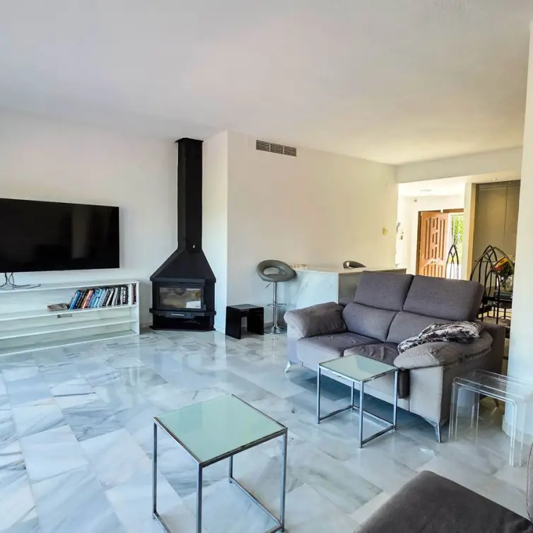 Sale of semi-detached house in La Duquesa