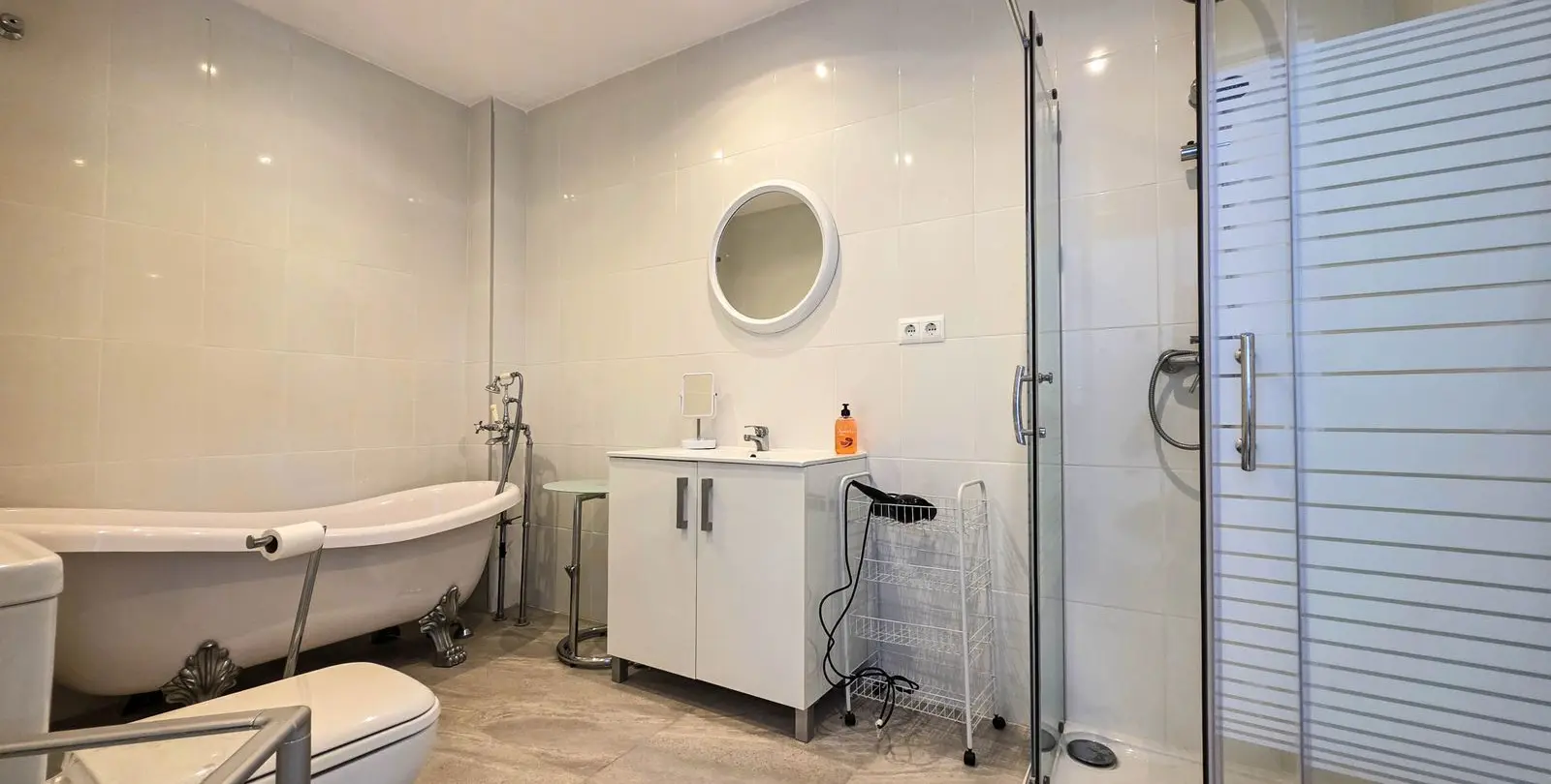 Sale of semi-detached house in La Duquesa 5