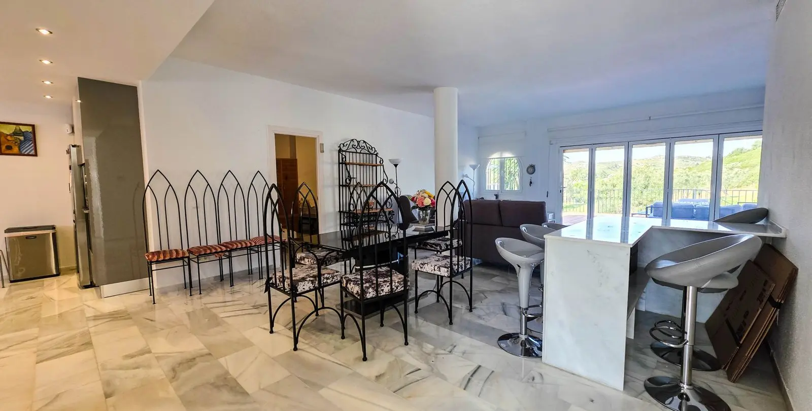 Sale of semi-detached house in La Duquesa 6